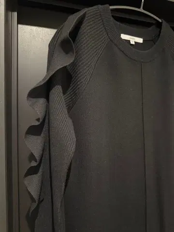 UN3d 프릴 블랙 니트 원피스 M