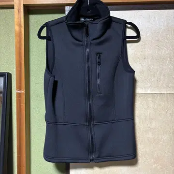 ZARA 블랙 베스트