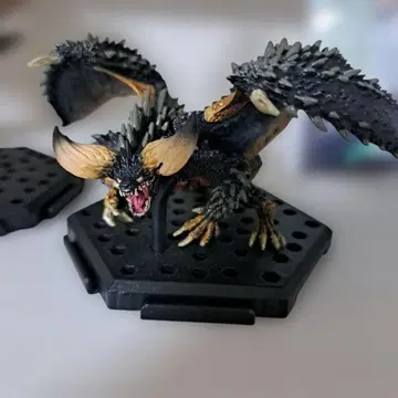 스탠다드 모델 몬스터 헌터 월드: 아이스본 네르기간테