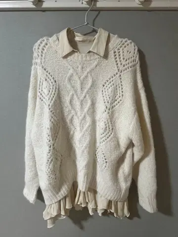 코코딜 케이블 니트 x 페플럼 셔츠 미니 원피스