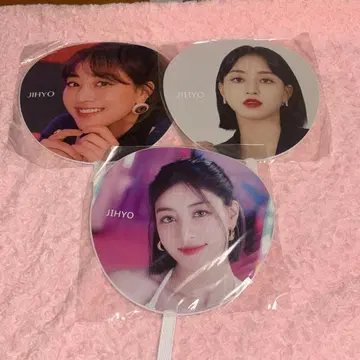 미개봉 새상품 Twice 지효 부채 세 개 세트