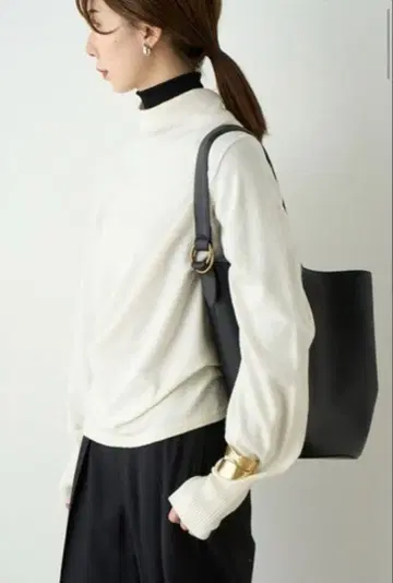 새상품 MIESROHE 서스테인 드레이프 니트