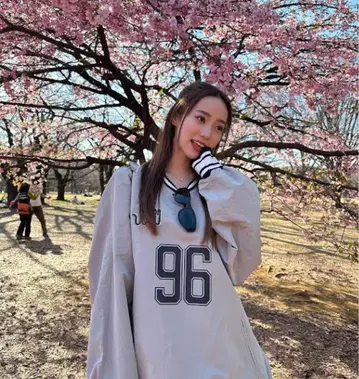 NIEEH 그레이 V넥 자켓 96 제니 착용