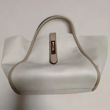 화이트 합성 피혁 토트백