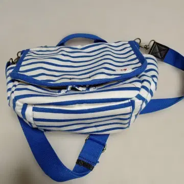 파랑과 화이트 스트라이프 숄더백