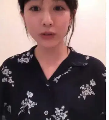 CLANE 클라네 다나카 미나미 착용 플라워 와이드 실루엣 셔츠 네이비