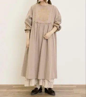 사만사 모스모스 배색 자수 원피스