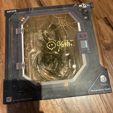 52TOYS 에이리언 피규어 Yoshi 디자인
