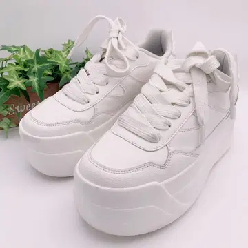 화이트 플랫폼 스니커즈