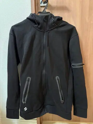 SUPERDRY SPORT 블랙 후드티 M