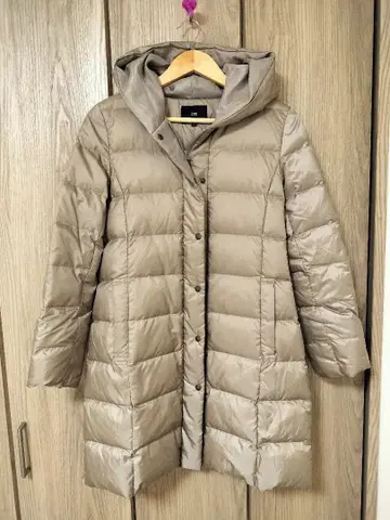 23구 후드 부착 베이지 다운 자켓 34