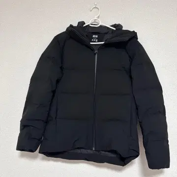 유니클로 심리스 다운 후드티 블랙 M 사이즈