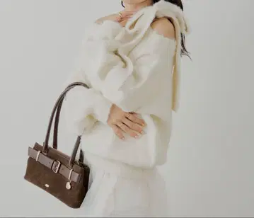 Chico 어깨 리본 숄더 슬릿 오프숄더 샤기 니트