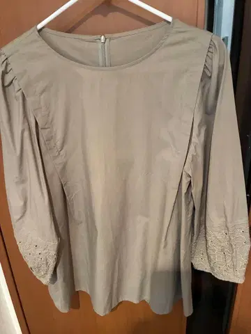 미사용 새상품 자유구 워셔블 텐셀 코튼 자수 오버 블라우스 자수 포함