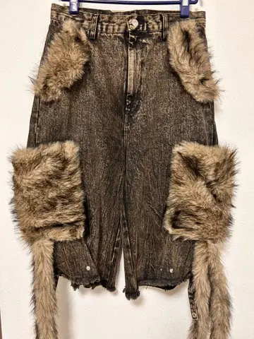 GRANCY 그랑시 퍼 포켓 디자인 하프 데님 카고 팬츠