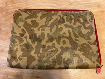 카모 패턴 클러치백 빨간색 지퍼