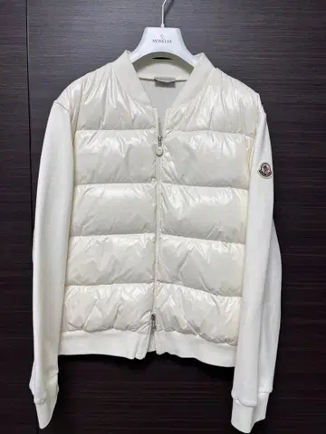 기간 한정 가격 인하! MONCLER 아이보리 M 사이즈