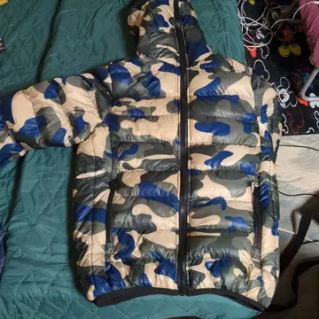 카모플라쥬 디자인 다운 자켓 후드 부착