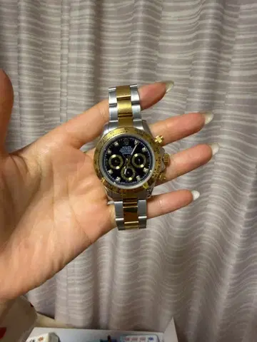 데이토나 크로노그래프 블랙 다이얼?