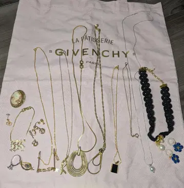 골드 컬러 주얼리 세트 (목걸이, 반지, 팔찌)