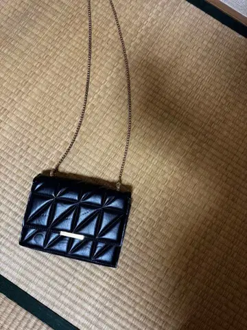 블랙 퀼팅 숄더백