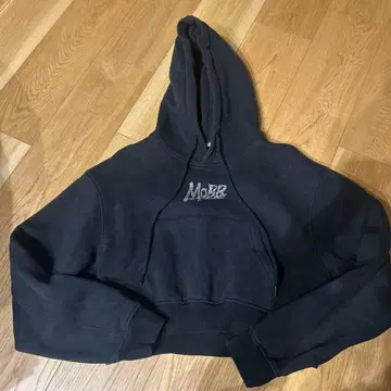 MOBB 블랙 크롭 후드티 후드 부착