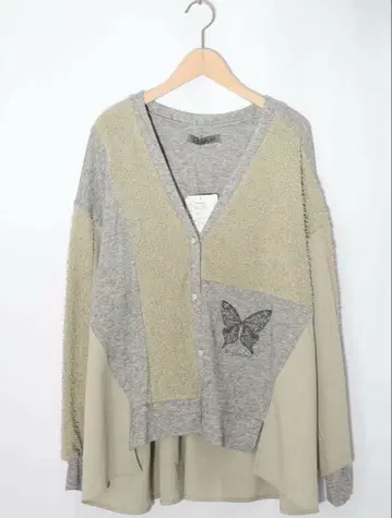이즈스칼라 나비 이소재 절개 가디건