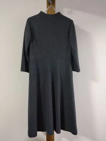 다크 그레이 하이넥 7부 소매 원피스 size 38