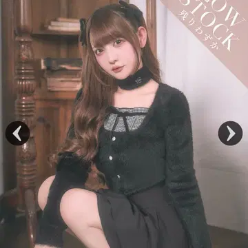 미셸 마카롱 하운드투스 체크 리본 샤기 니트탑