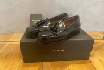 WEEJUNS 블랙 태슬 로퍼