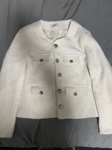 화이트 트위드 자켓 버튼 포함