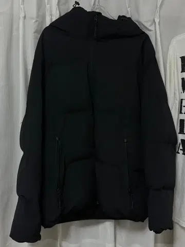 GU 블랙 후드 부착 다운 자켓