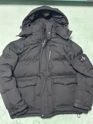 CALVIN KLEIN JEANS 블랙 다운 자켓