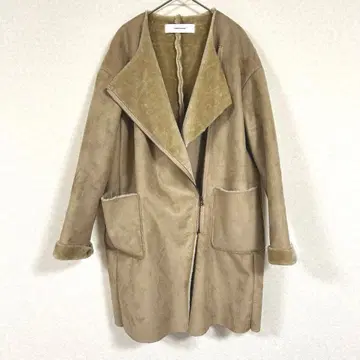 [ 저널 스탠다드 ] 베이지 페이크 무스탕 노카라 코트 S