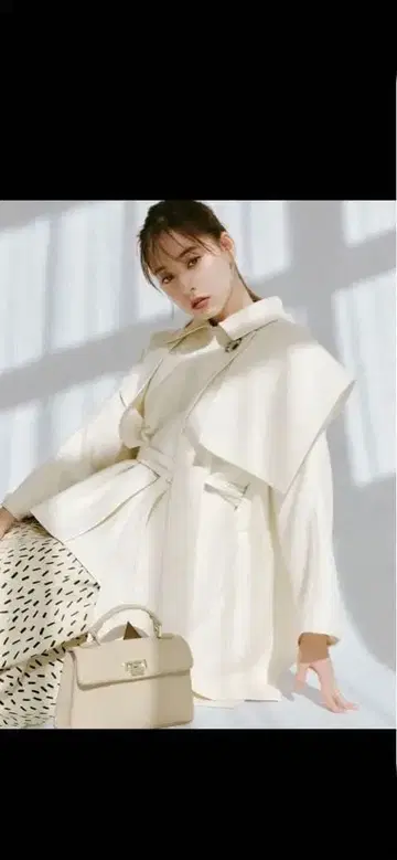 스나이델 신키 유코 콜라보 화이트 케이프 코트 벨트 새상품급