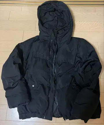 블랙 후드 부착 다운 자켓