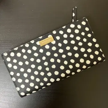 새상품 katespadeNEWYORK 장지갑 컴팩트 블랙 x 화이트