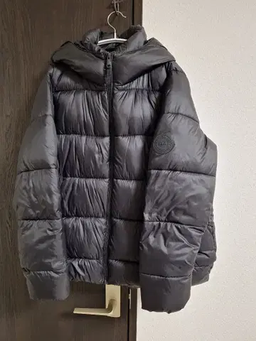 ZABA 블랙 후드 부착 다운 자켓