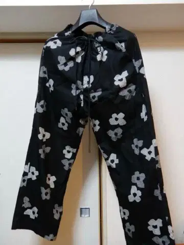 AURALEE 꽃무늬 캐주얼 팬츠 1