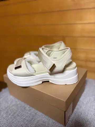 WA 오리엔탈 트래픽 샌들