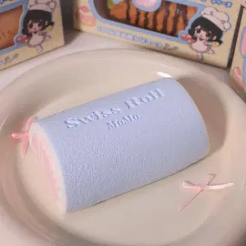 모모 스퀴즈 스위스롤 롤케이크 스트로베리 (스카이블루)