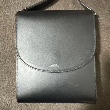 A.P.C. 블랙 가죽 숄더백