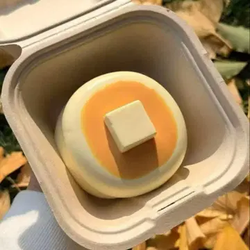 MoMo 스퀴즈 폭신버터의 포근한 스콘 팬케이크 수플레