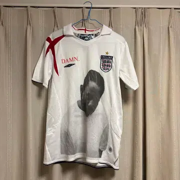 엄브로 켄드릭 라마 T셔츠 S 사이즈 화이트