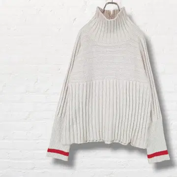 하이넥 리브 절개 니트 풀오버 [ FREE ] 소매 라인 들어간 루즈핏