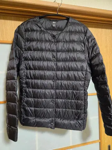 UNIQLO 블랙 다운 자켓 노카라