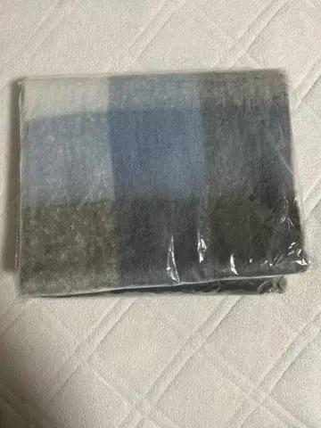 그라데이션 체크 머플러 스카이블루 블랙 컬러