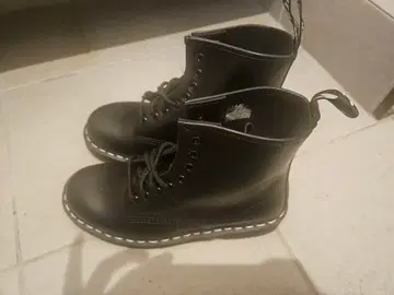 닥터마틴 홀 부츠