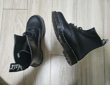 dr.martens/1460 화이트 스티치 8홀 부츠