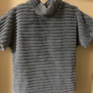 그레이 스트라이프 하프넥 반팔 상의